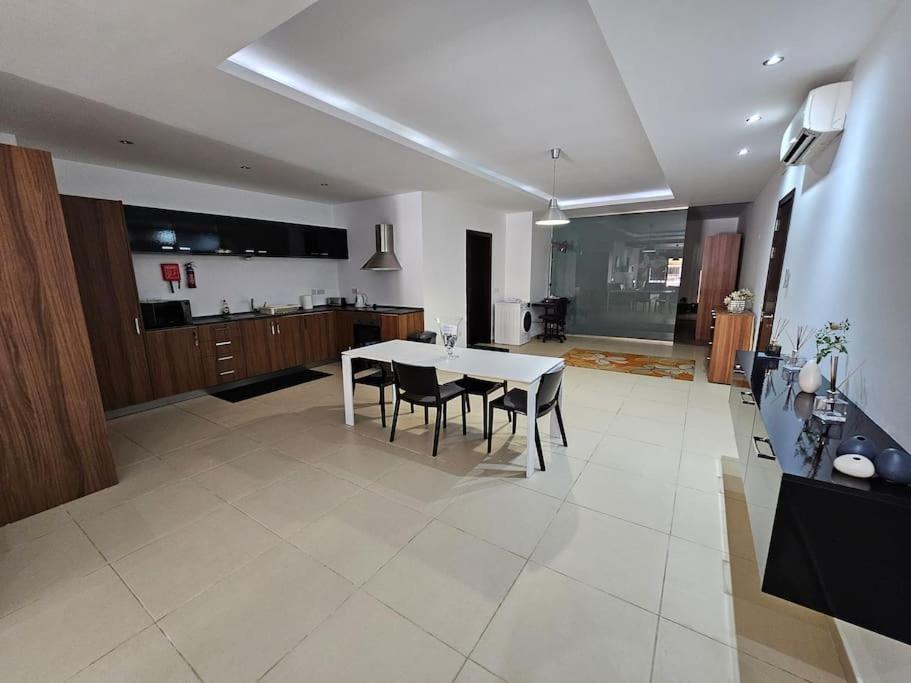 Unique Apartment And Location Birgu Esterno foto